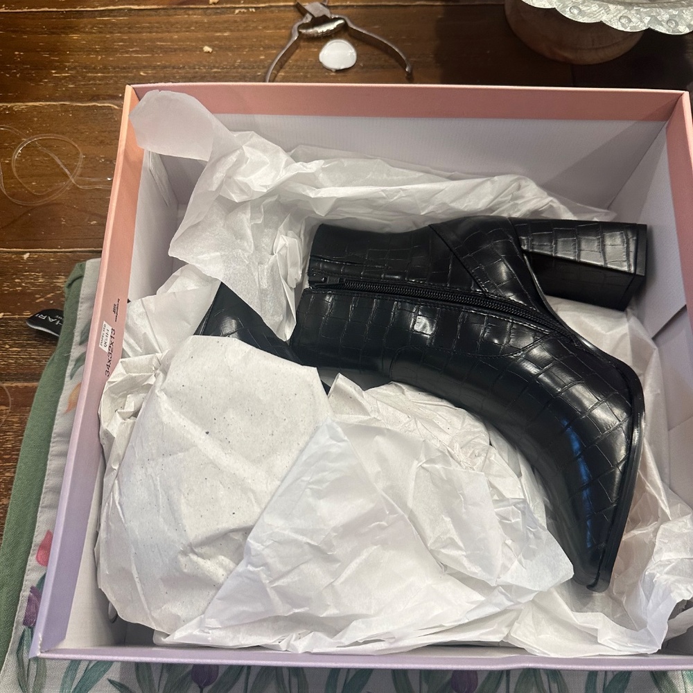 Boots - Picture 3 of 3